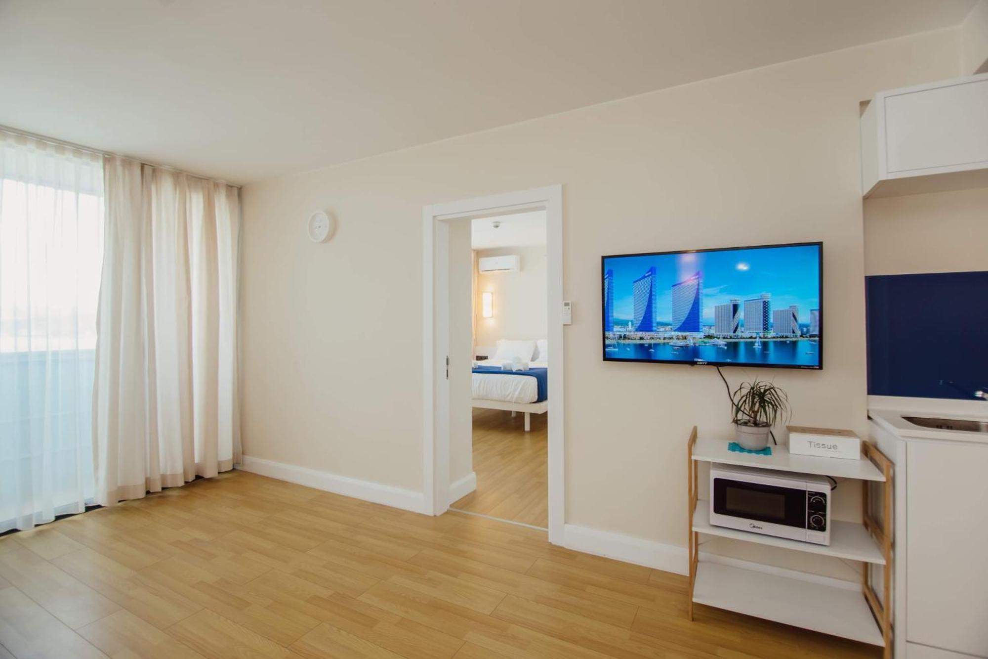 Luxury Beach Front Hotel Батуми Экстерьер фото