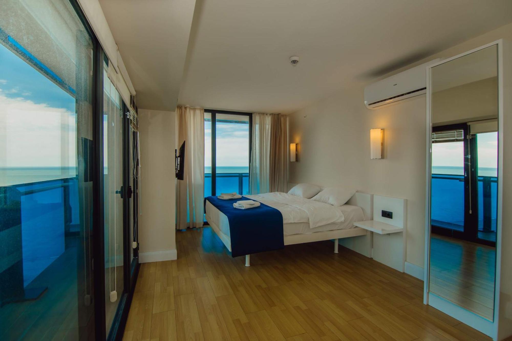 Luxury Beach Front Hotel Батуми Экстерьер фото