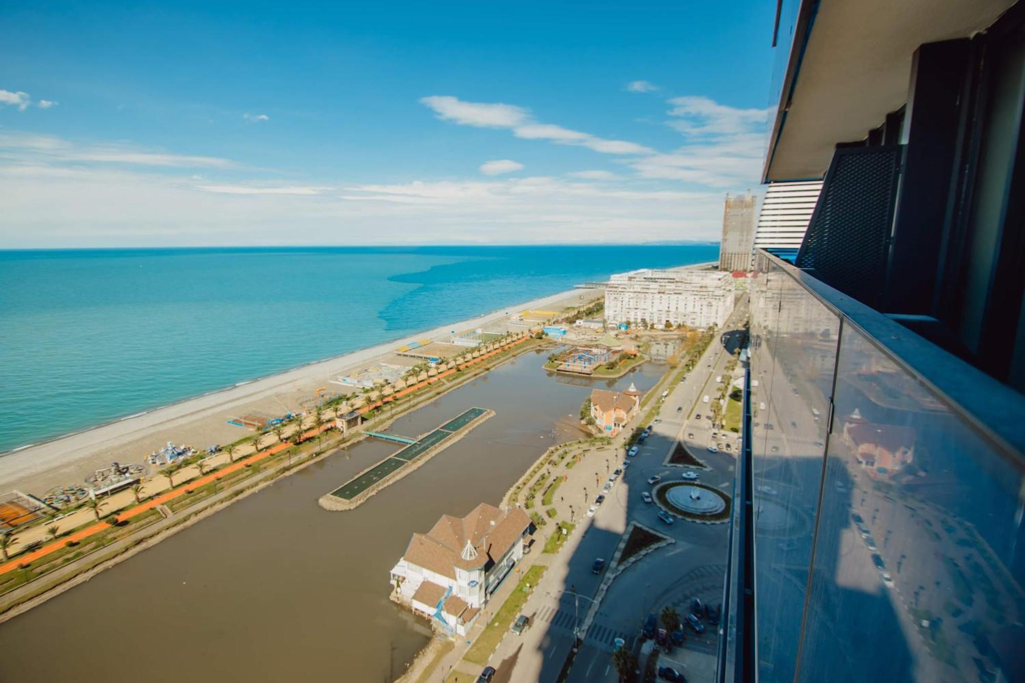 Luxury Beach Front Hotel Батуми Экстерьер фото