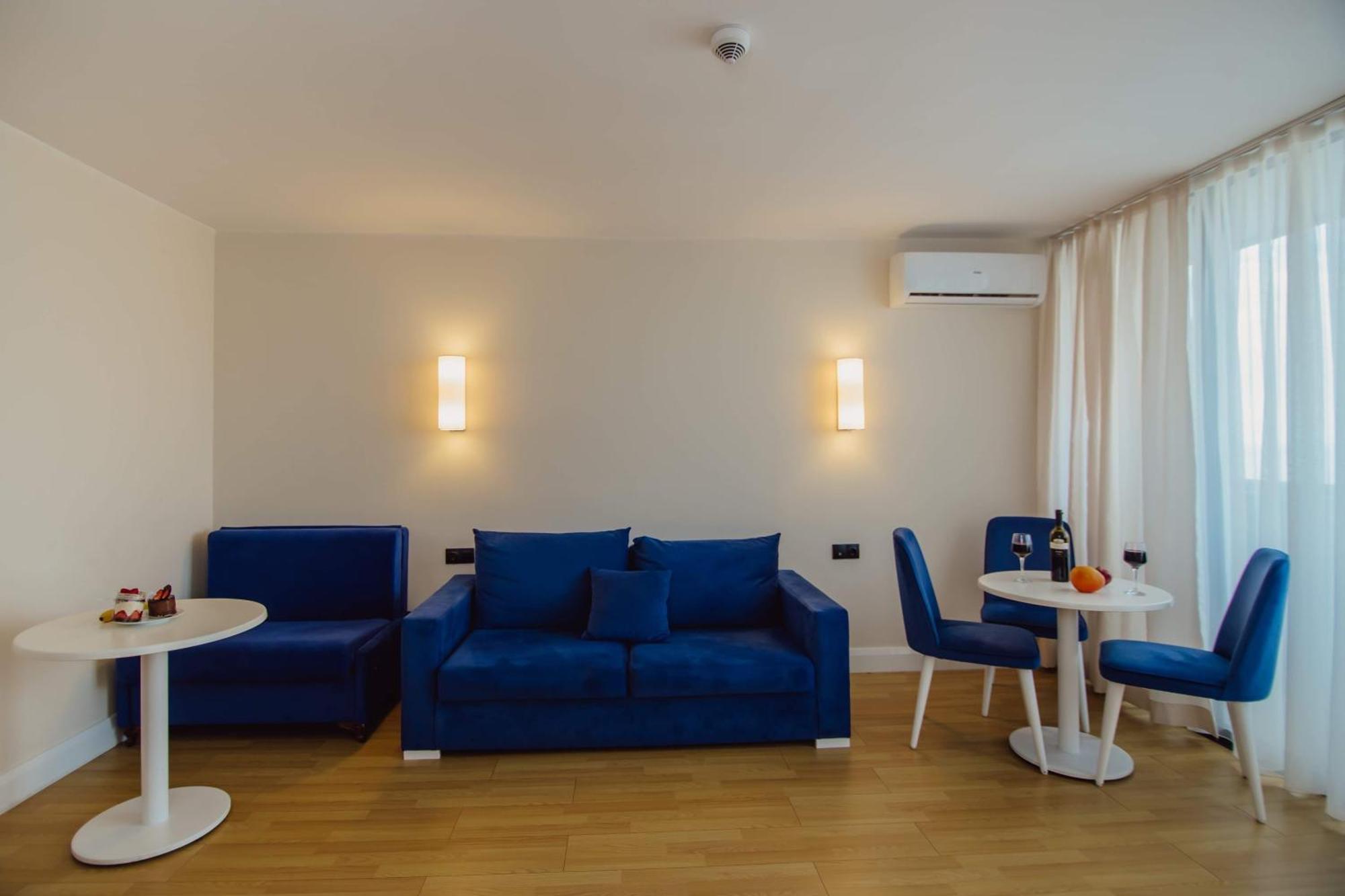 Luxury Beach Front Hotel Батуми Экстерьер фото