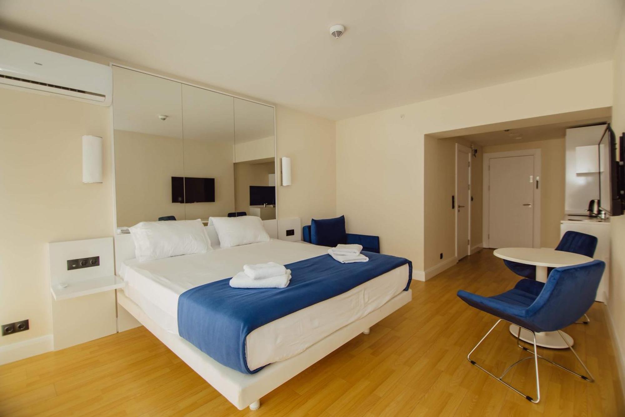 Luxury Beach Front Hotel Батуми Экстерьер фото