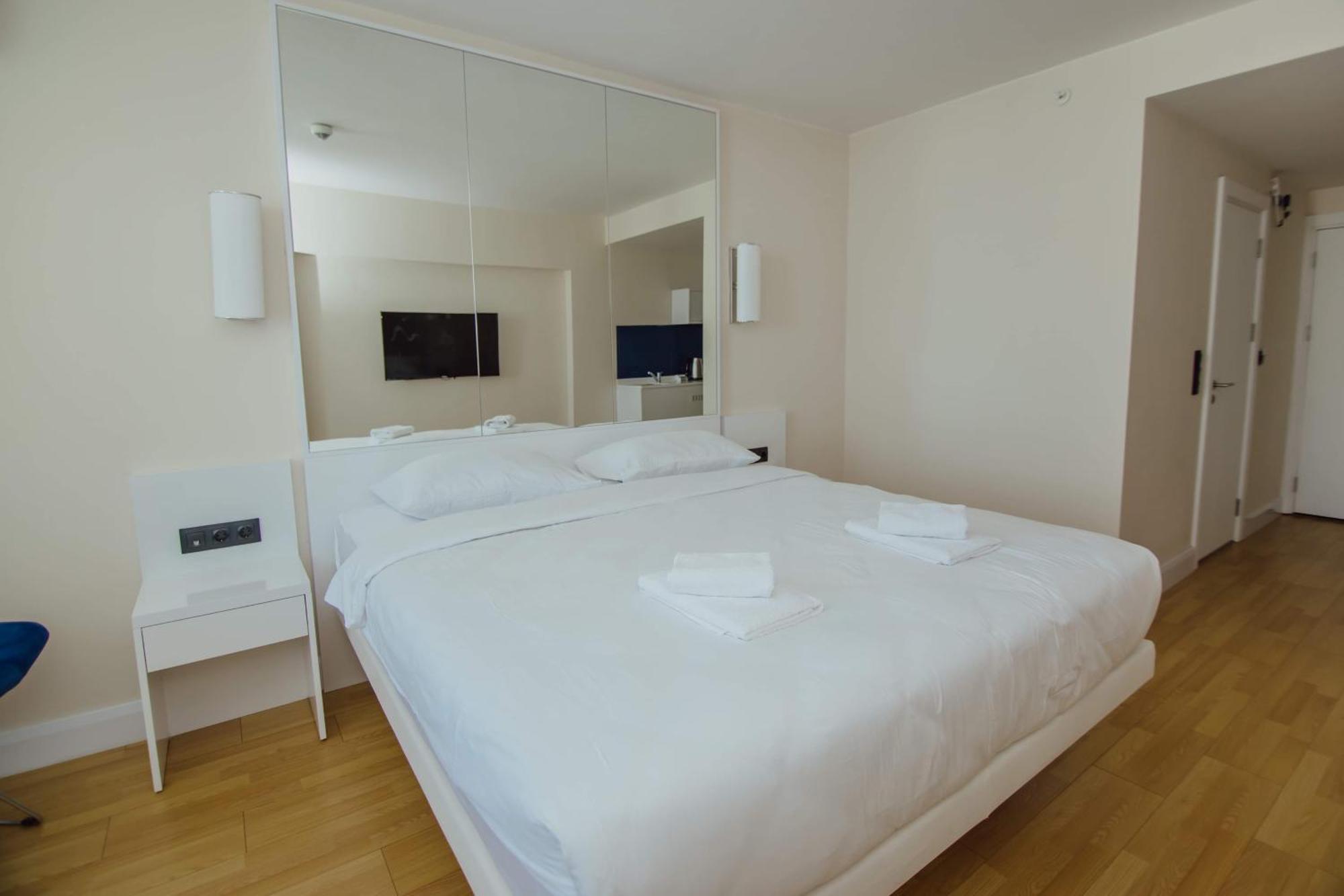 Luxury Beach Front Hotel Батуми Экстерьер фото