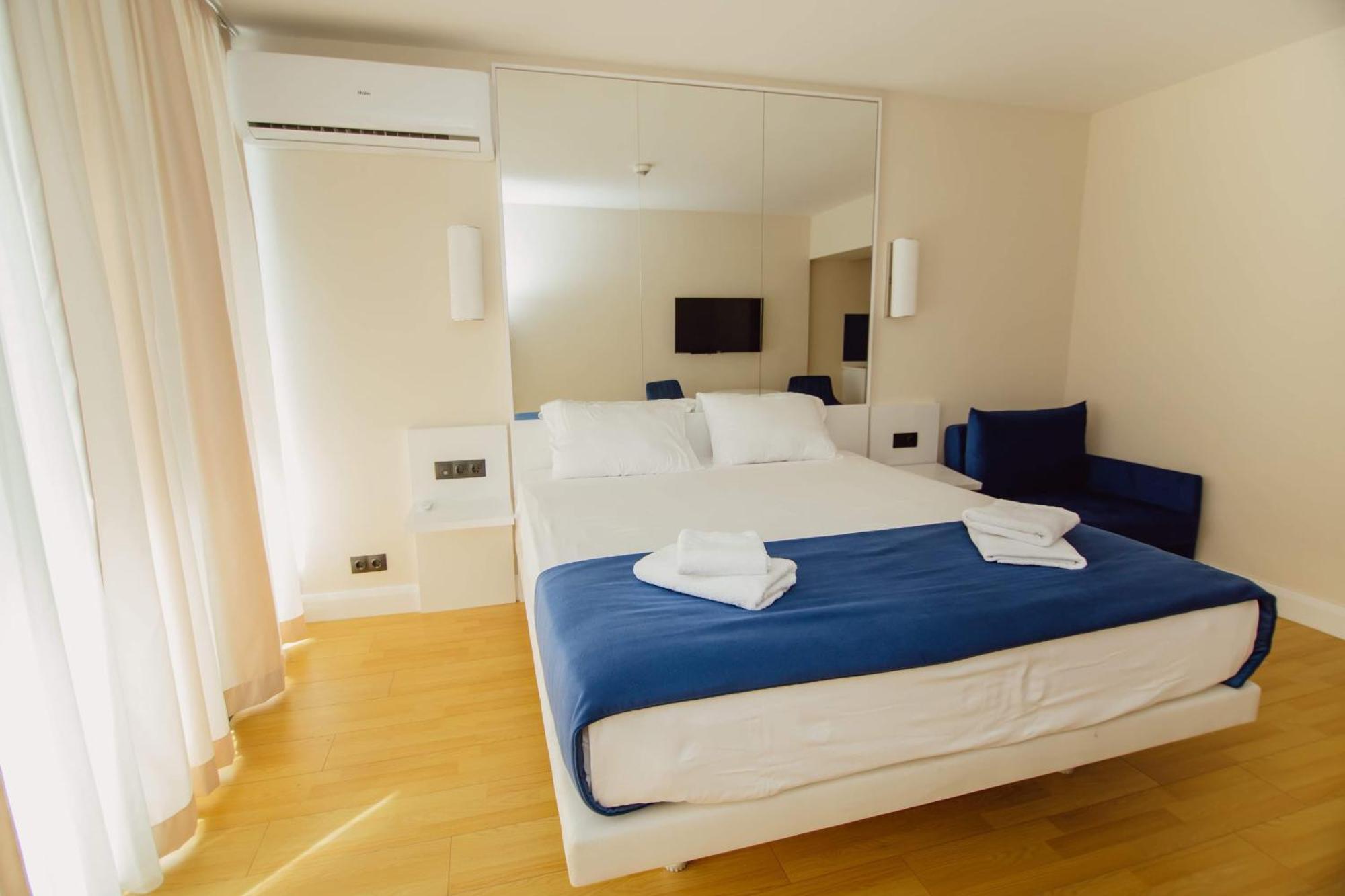 Luxury Beach Front Hotel Батуми Экстерьер фото
